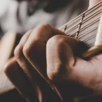 Como afinar violão? Esses apps podem te ajudar ( Imagem: Freepik)