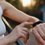 Relógios e pulseiras inteligentes viram tendência fitness ( Imagem: Freepik)