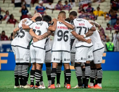 Jogadores do Vasco da Gama reunidos antes da bola rola