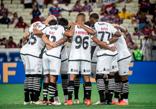 Jogadores do Vasco da Gama reunidos antes da bola rola