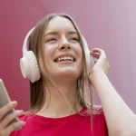 Quer ouvir música? Conheça os melhores apps (Foto: Freepik)