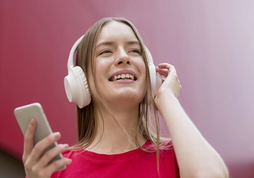 Quer ouvir música? Conheça os melhores apps (Foto: Freepik)